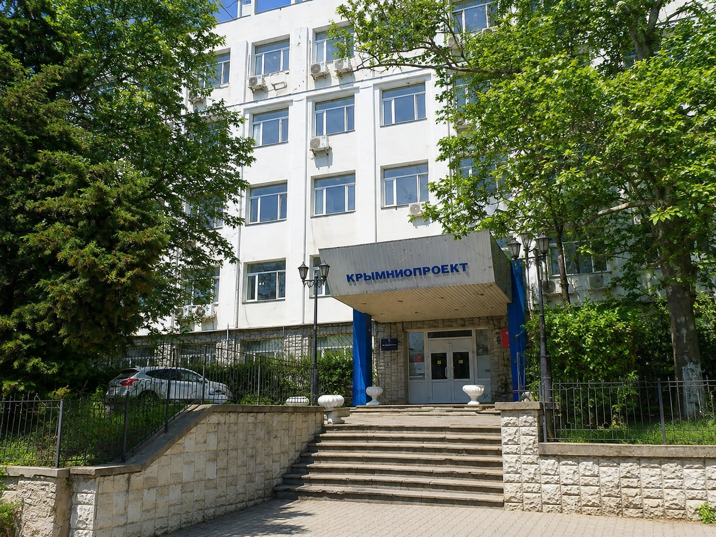 Здание КрымНИОпроект в Севастополе